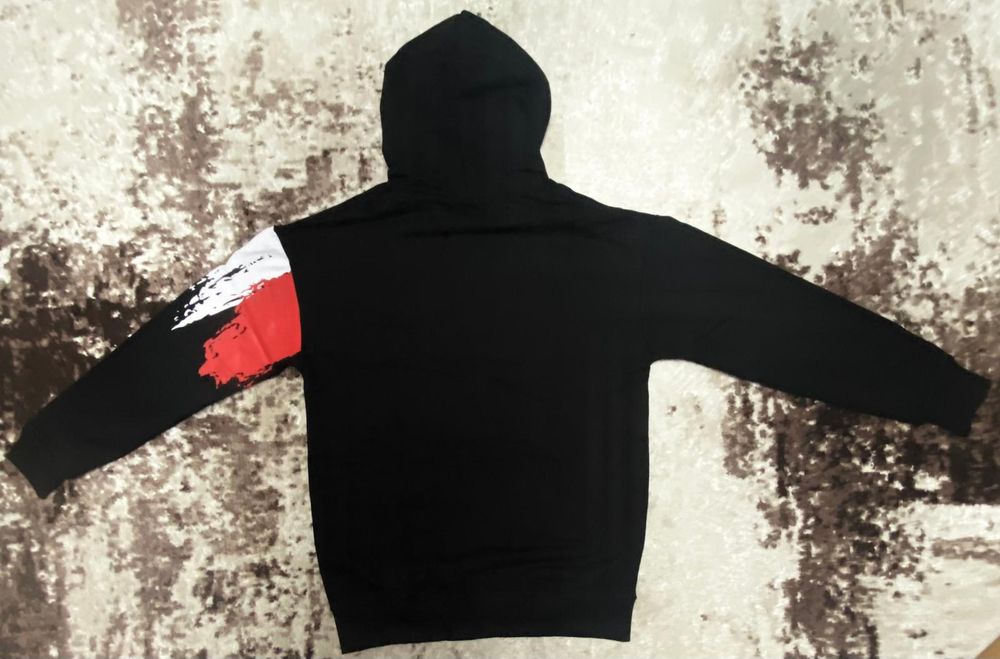 Vând hanorac nou de bărbați Emporio Armani EA7