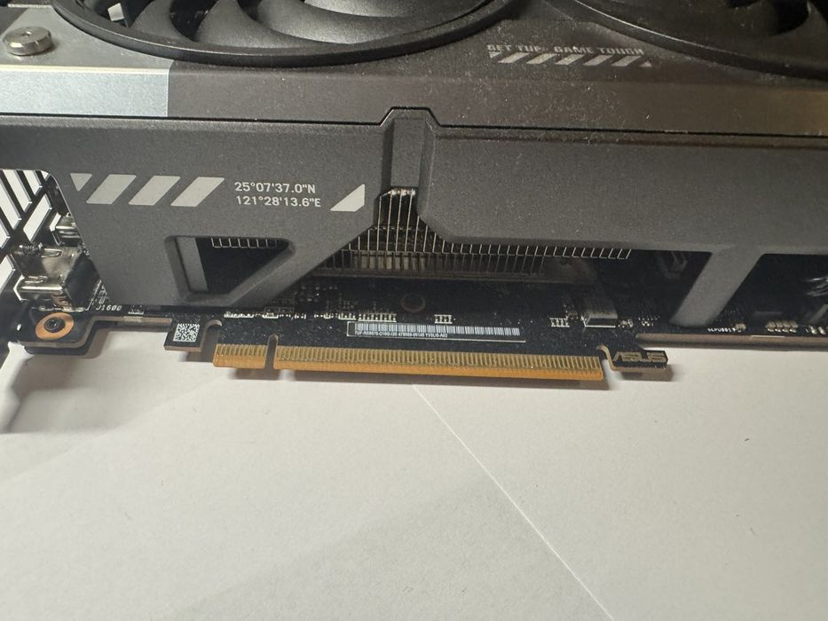 ASUS TUF Gaming RX 9070 16 GB Видео Карта