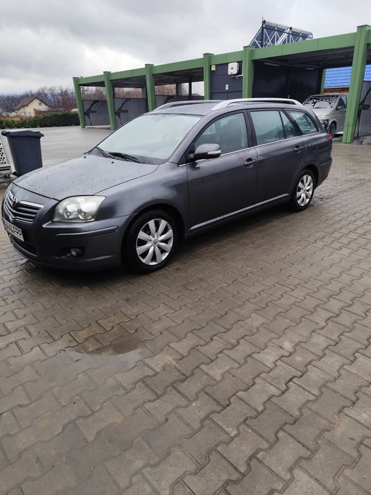 Vând Toyota Avensis