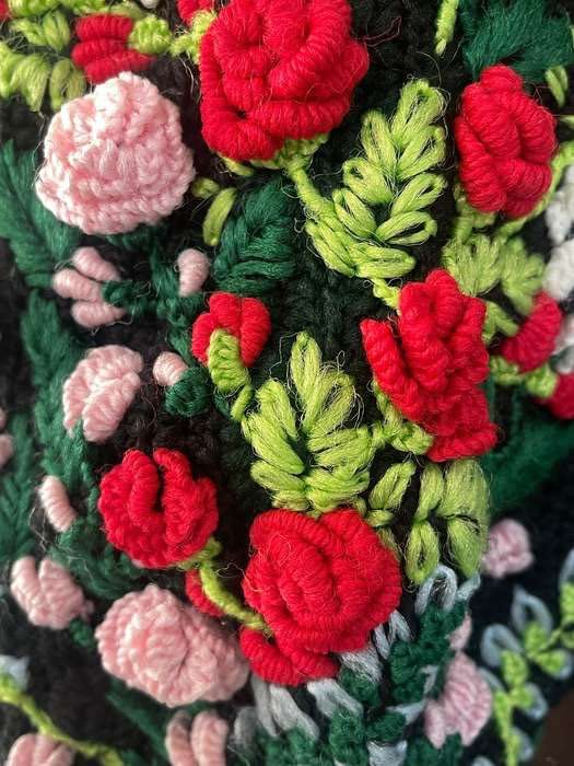 Плетена чанта с цветя