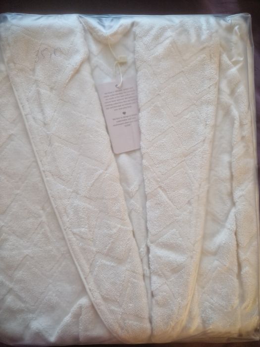 Продаю халаты Pavia