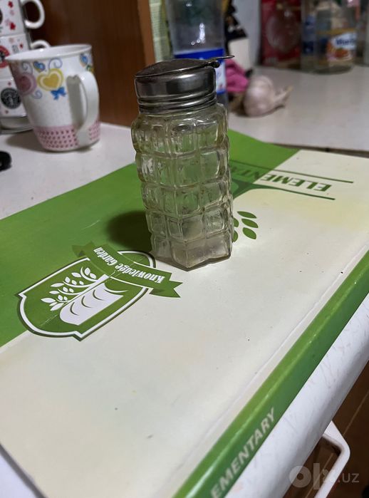 Продается стеклянная солонка