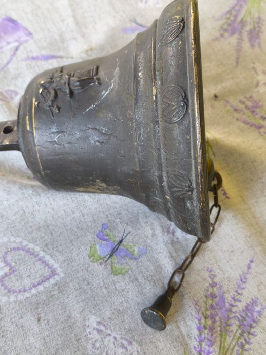 Бронзова камбана