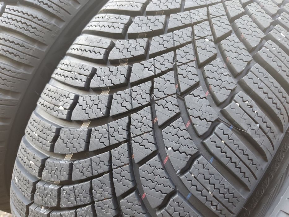 225/40/18" 4бр Bridgestone blizzak lm005,dot2725,7mm