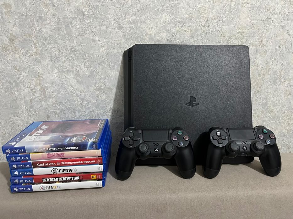 Продам PS4 Slim.
