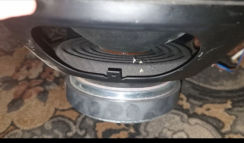 Продам сабуфер  бос мини долбит сильно без усилителя