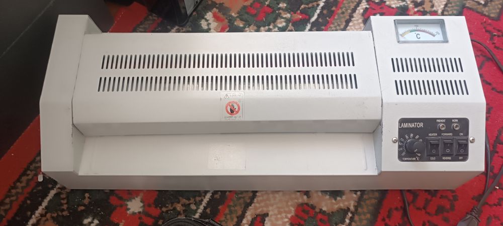 Laminat aparat sotiladi
