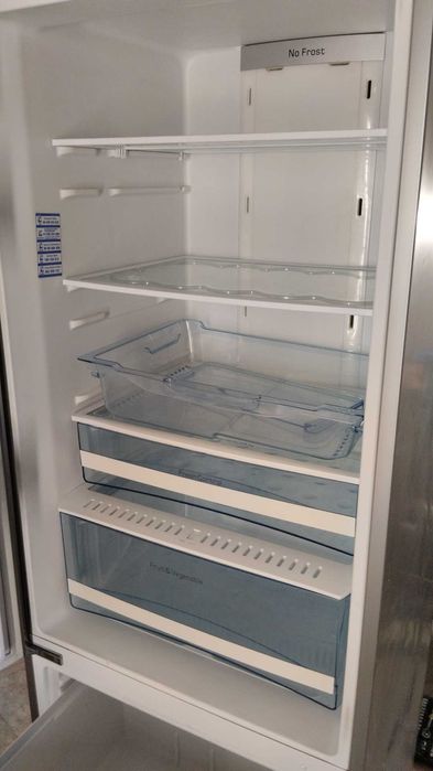 Продавам Хладилник Haier