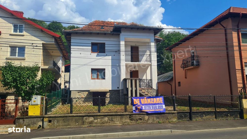 Casă de vânzare în Curtea de Argeș.
