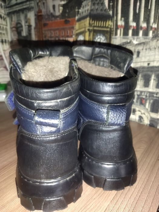 Продам детские ботинки