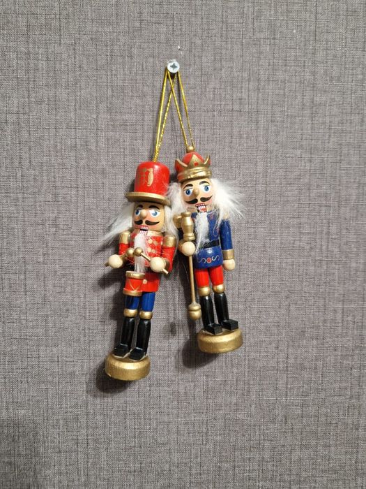 2 деревянных щелкунчика за 1500тг