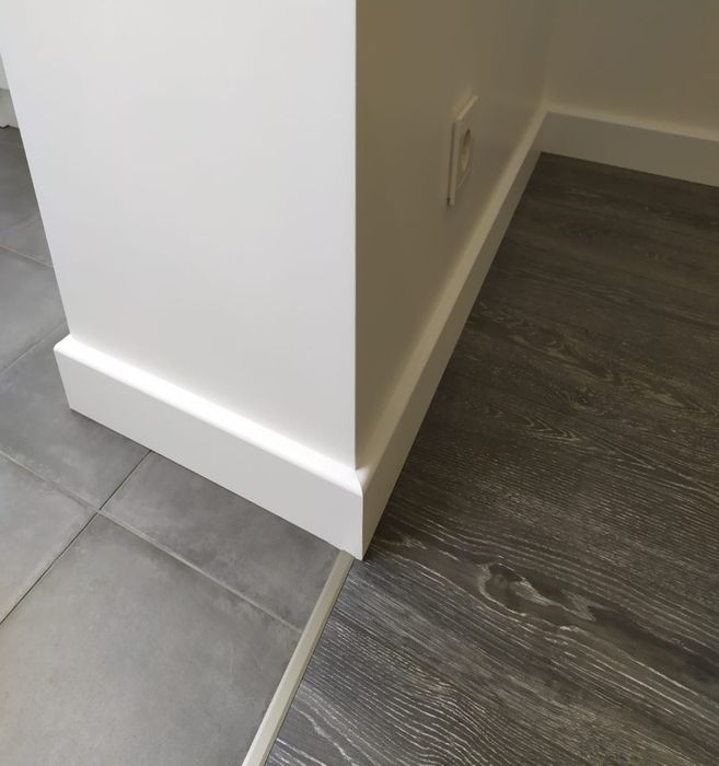 Установка плинтусов