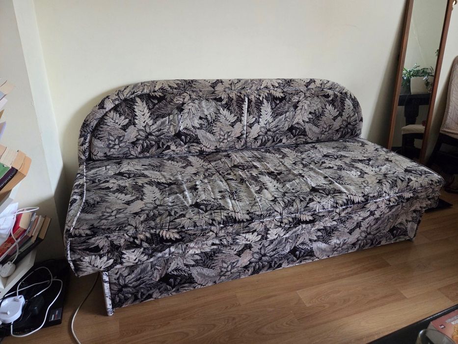 Разтегателен диван