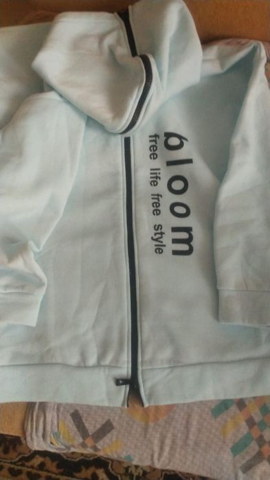 Продам костюм спортивный