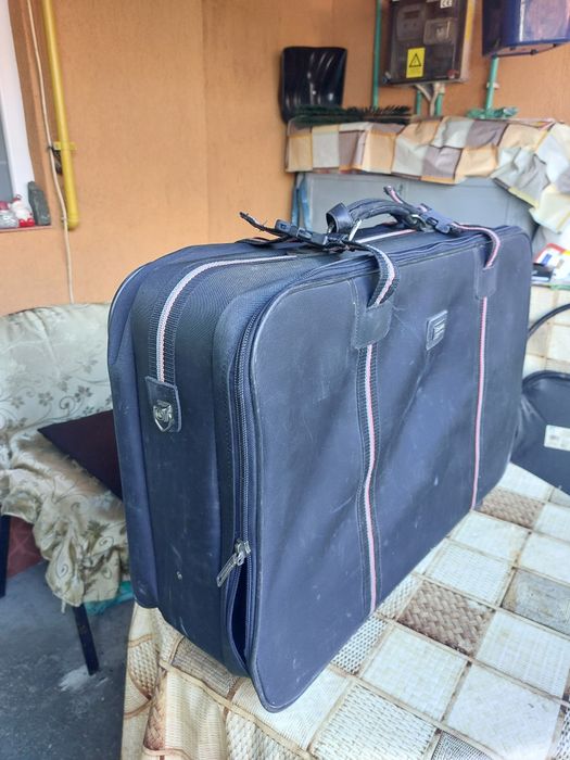 Troler foarte mare,valiza,bagaj de cala avion