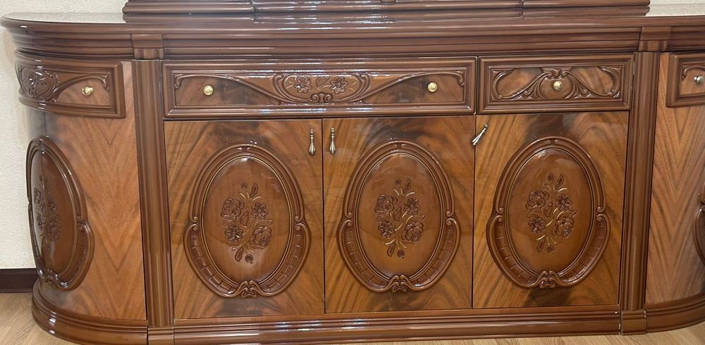 Проадаю Сервант и трюмо