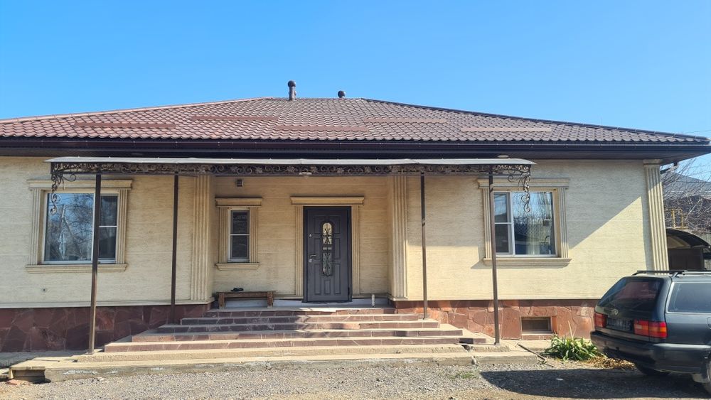 Навес на входную  группу