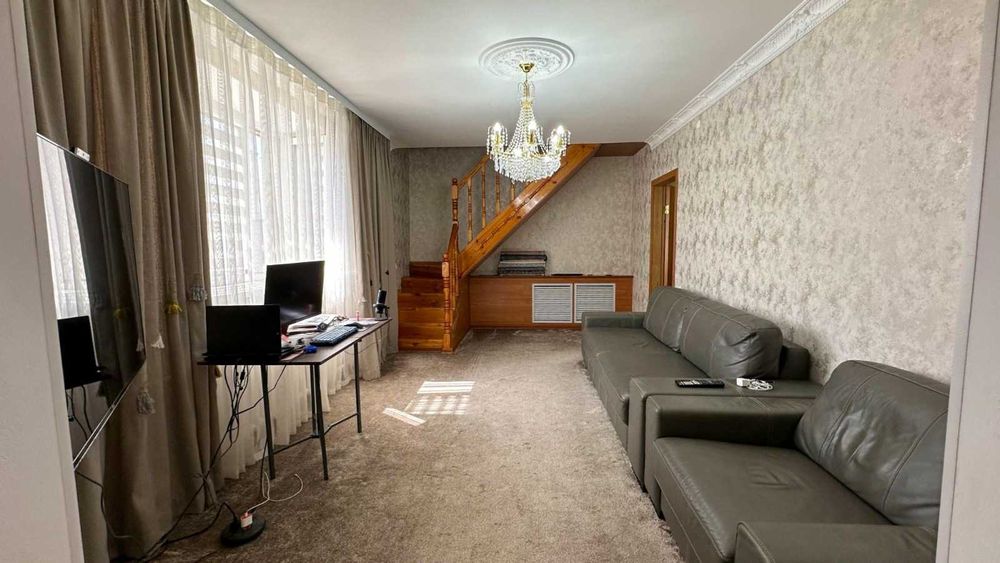 Отдельный дом  мкр Восточный