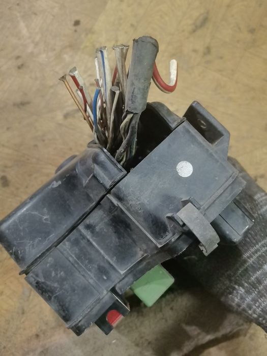 Тойота Карина Е, блок предохранителей.