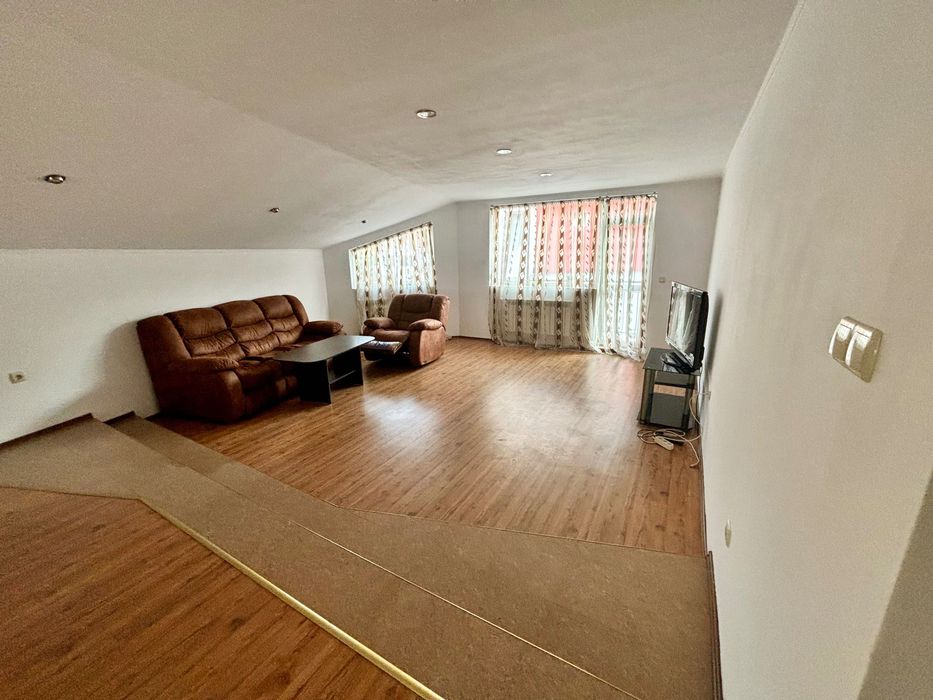 Дава се под наем Етаж от къща в Шумен, 5-ти полк - 143 кв.м за 459 € - Снимка #2