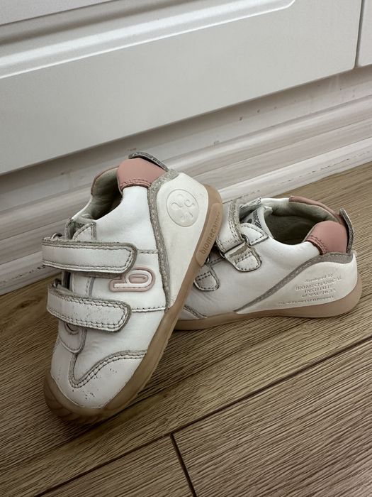 Ботуши и обувки за момиче