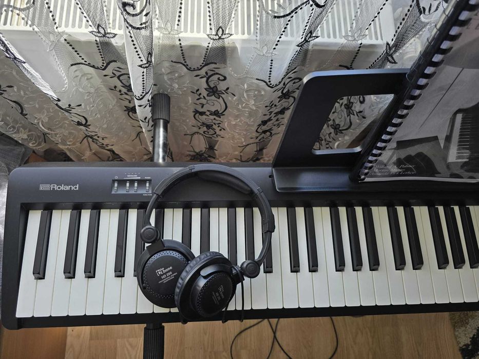 Pian digital Roland FP 10