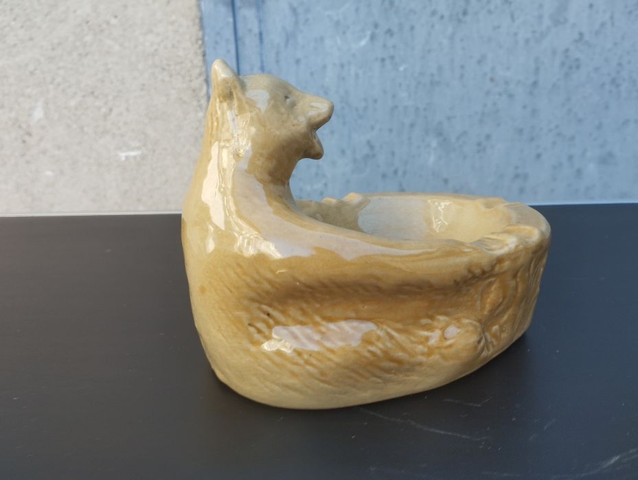 Винтидж порцеланова мечка пепелник