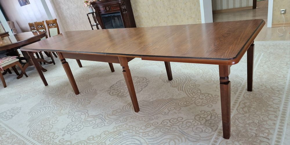 Стол из натурального дерева