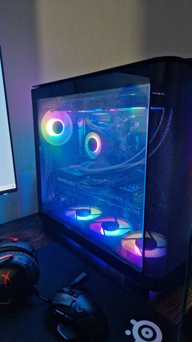 Vand setup de gaming complet RTX 5070 Ti Ryzen 7 9800X3D
