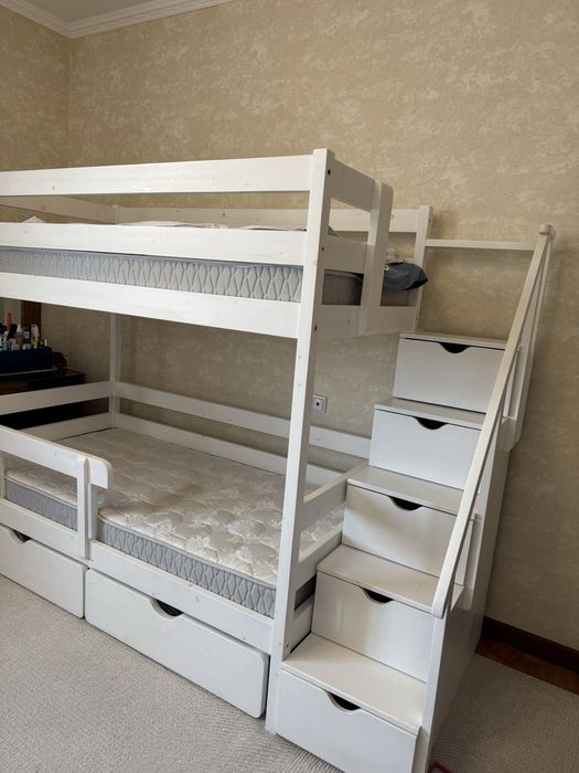 Детская двухьярусная кровать