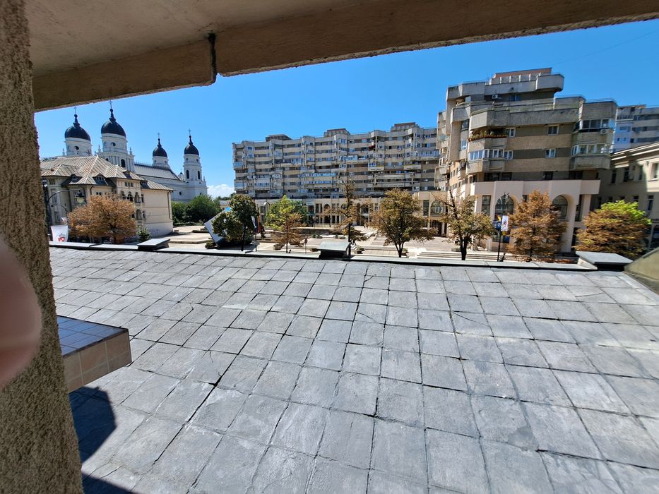 Stefan cel Mare, inchiriez ap 3  camere decomandat+terasa +loc parcare