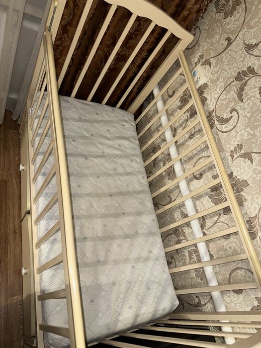 Продам детскую кроватку