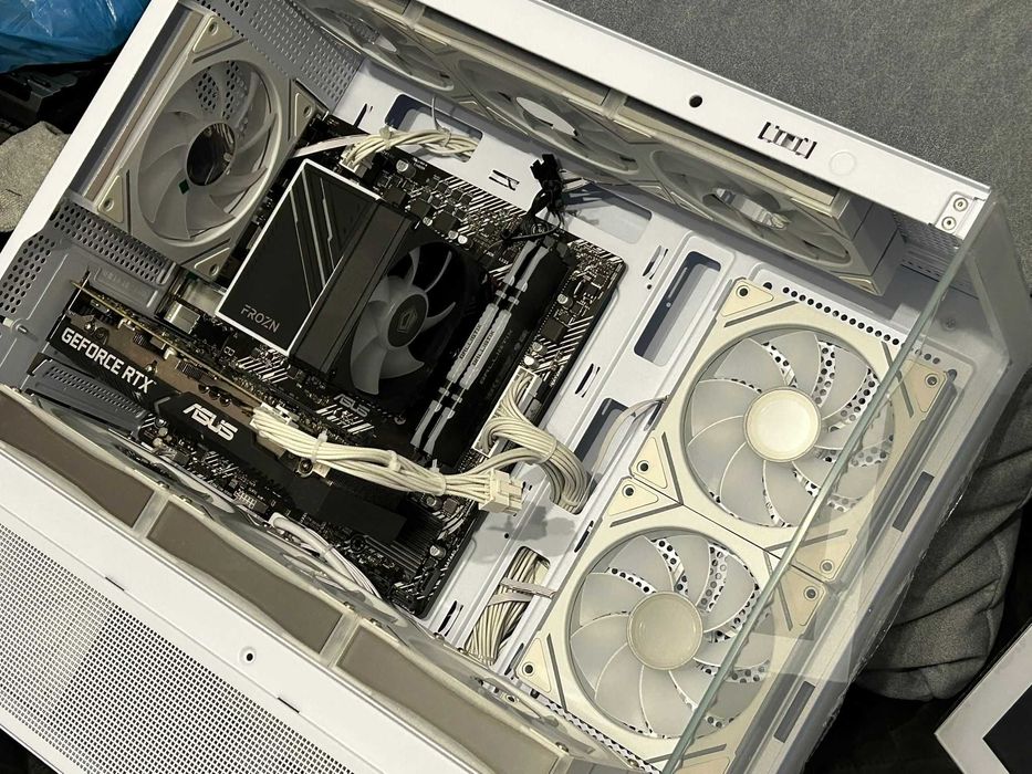 Unitate PC Gaming RGB Ryzen 7 3700X - 16GB DDR4 - RTX 2060 6GB - 650W