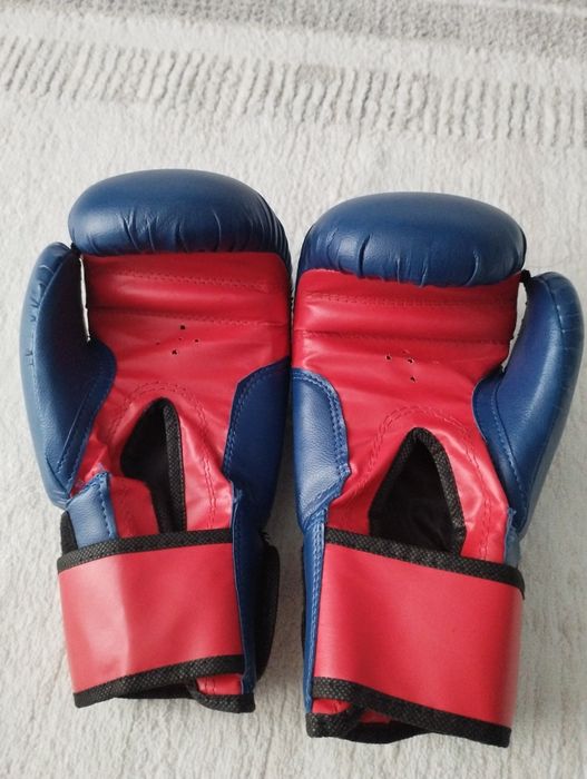 Боксерские перчатки