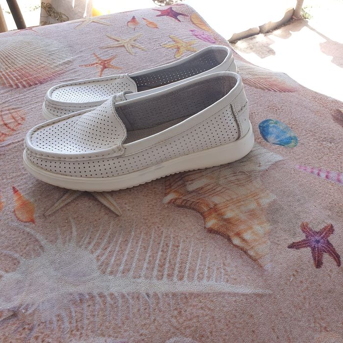 Продам детскую подростковую обувь