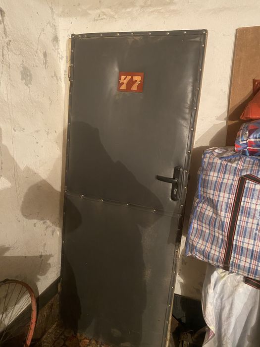 Продаю двери по 4000