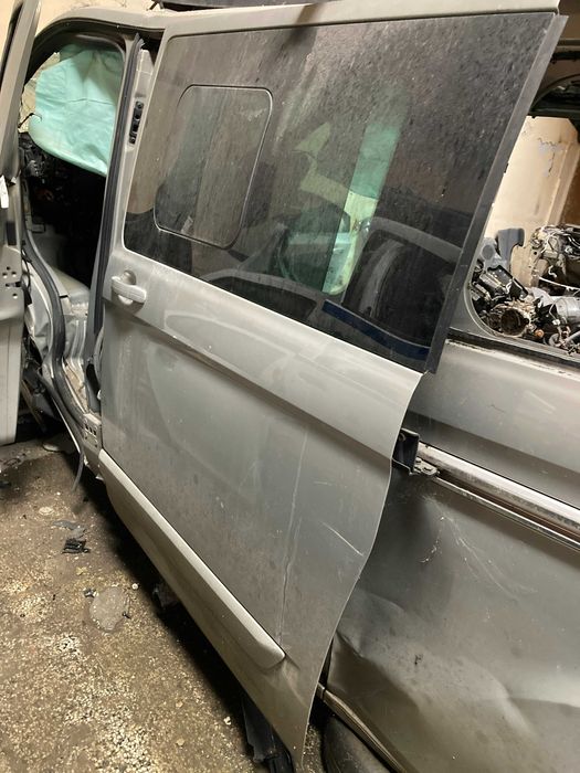 Продавам лява плъзгаща врата Ford Transit Custom 2014 година