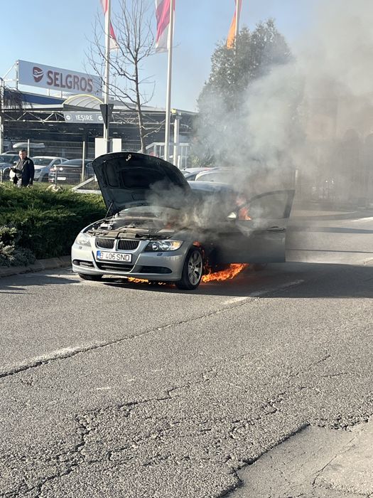 BMW e90 320i, Ars ieri.