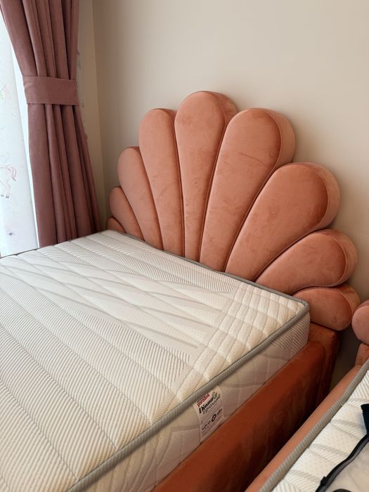 Нови две легла с матраци и нощно шкафче велур