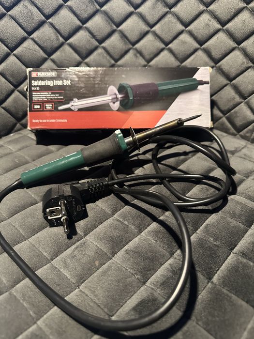 Pistol de lipit si statie de lipit