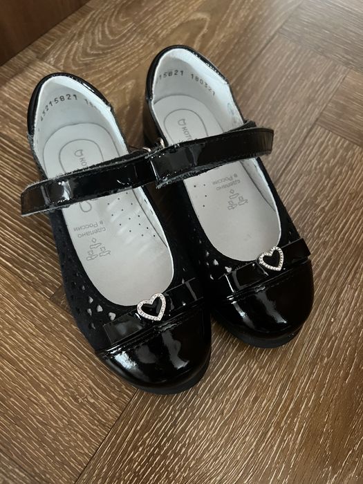 Продам детские туфли