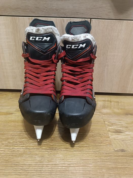 Хоккейные коньки