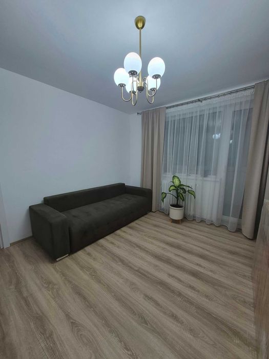 Închiriez apartament cu 2 camere