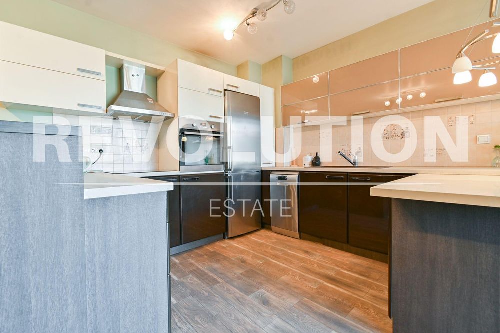 Продава се Тристаен апартамент в София, Хаджи Димитър - 95 кв.м за 1933 €/кв.м - Снимка #9