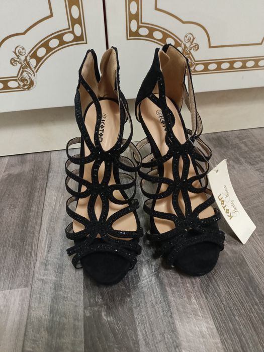 Босоножки черный