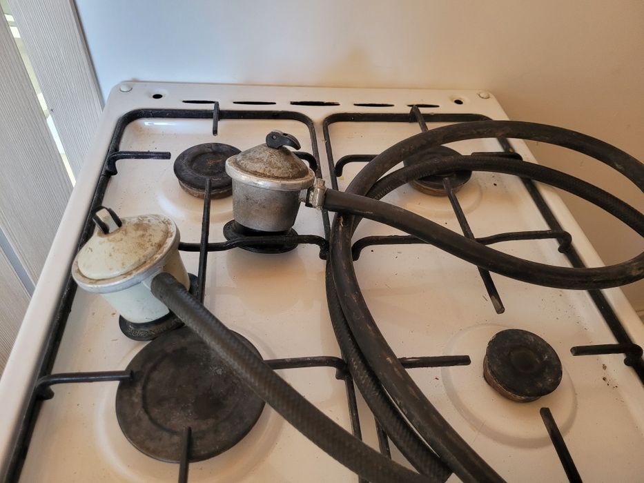 Продаю бу 2 газплиты 100% рабочие  полный  комплект..