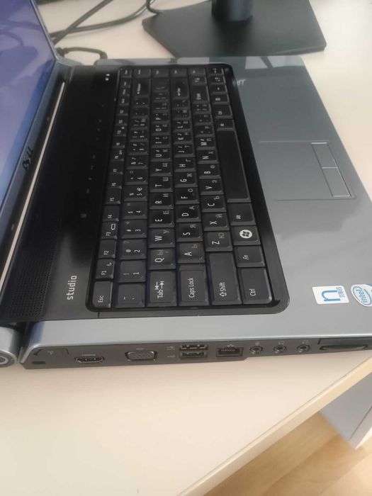 Лаптоп Dell Studio 1537–Подсветка клавиатура|4 GB RAM|150 GB HDD|Готов за работа