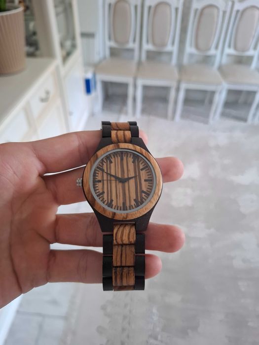 Деревянные часы.