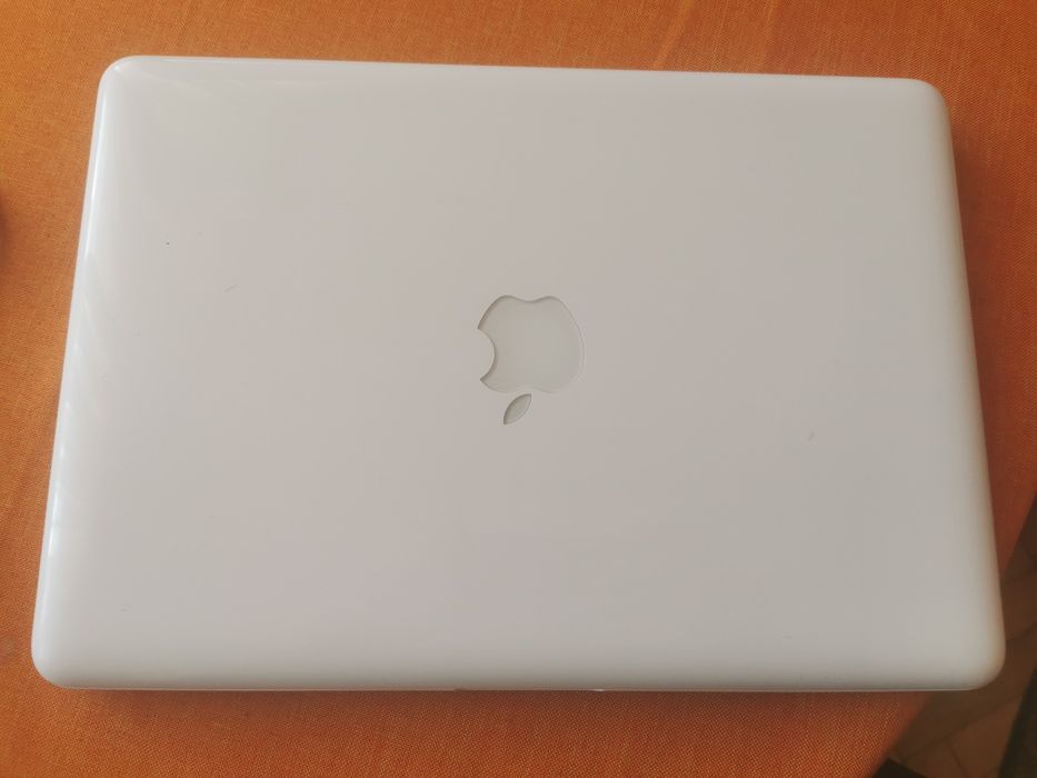Apple MacBook A1342
