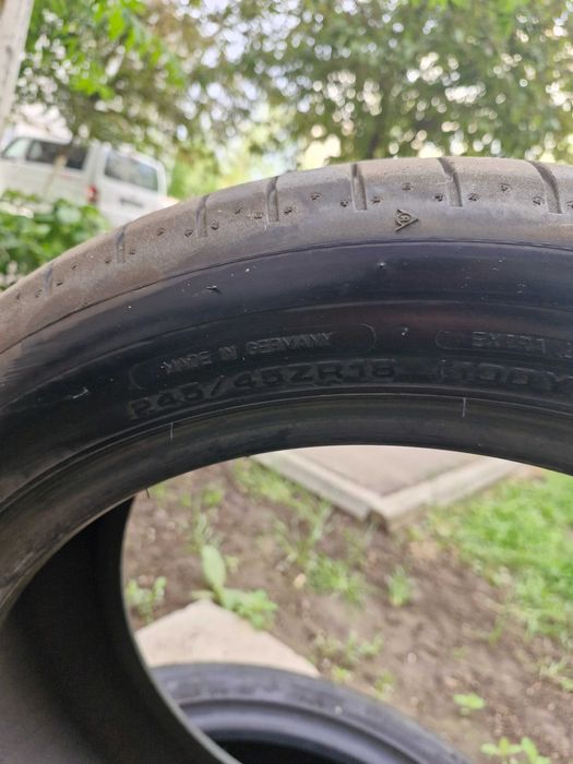 Vând cauciucuri de vara 245/45 R18